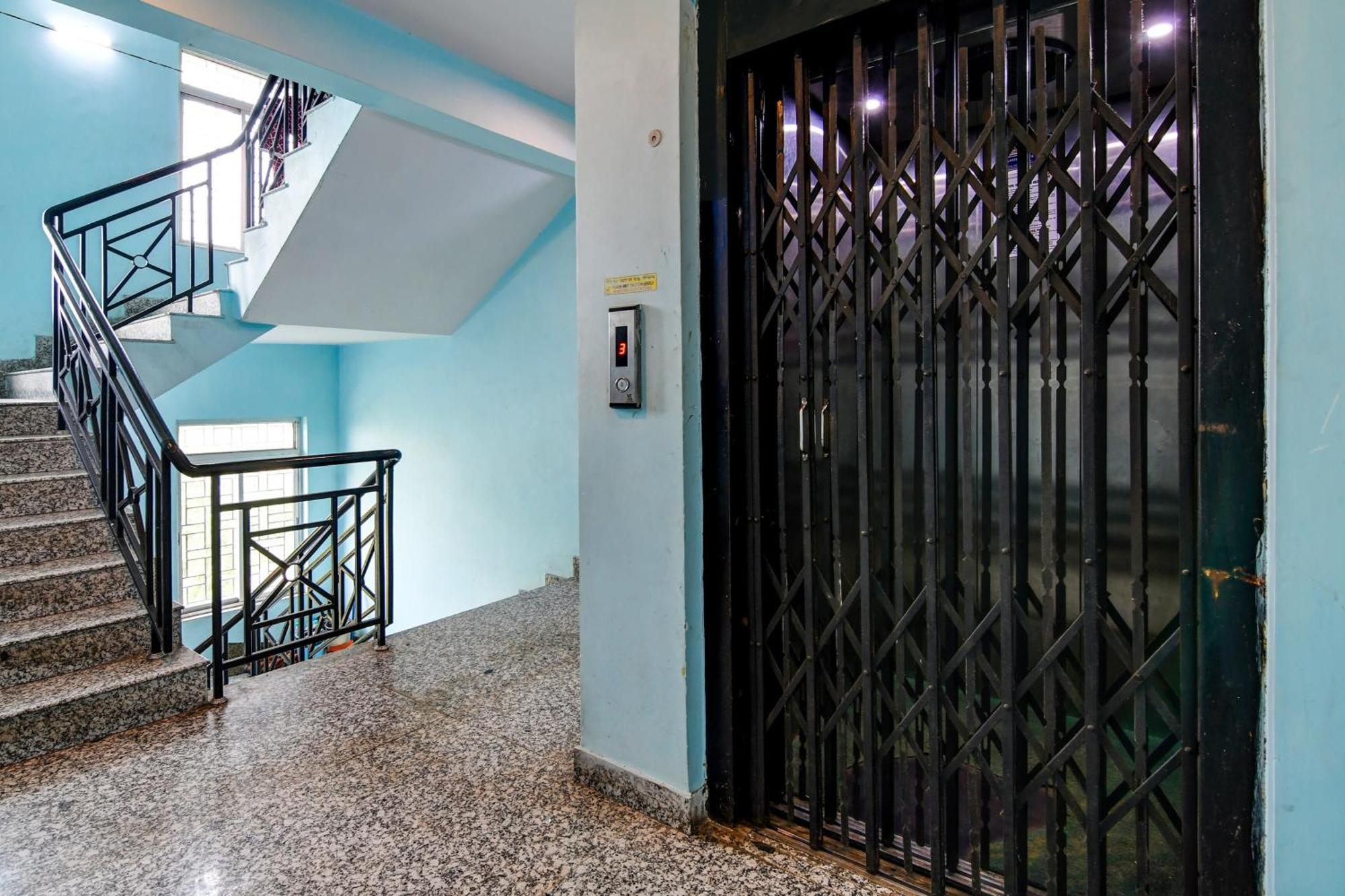Hotel O Casa Astra Калькутта Экстерьер фото