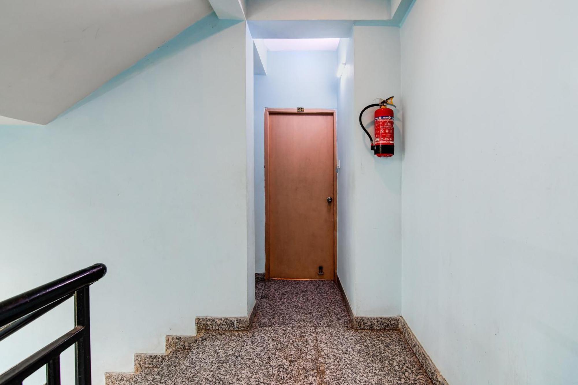Hotel O Casa Astra Калькутта Экстерьер фото